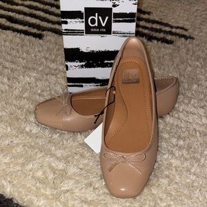 Dolce Vita Women's Nude Flats 8.5 NWT in box ($135)